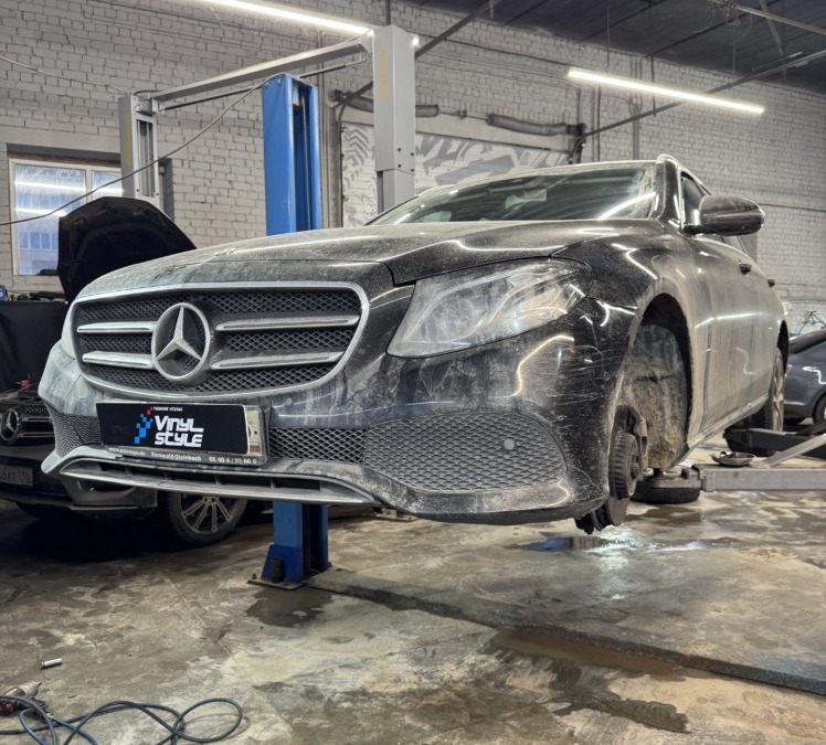 Mercedes-Benz E-Class — жалоба «хруст» при поворотах, замена левого привода и подвесного подшипника