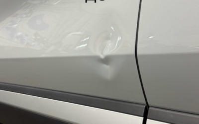 Ремонт вмятины без покраски средней сложности на двери Exeed