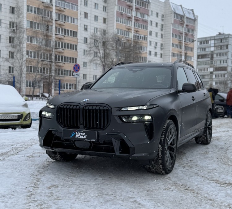 BMW X7 — бронирование кузова матовой полиуретановой пленкой автомобиля