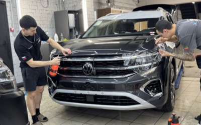 Забронировали лобовое стекло Volkswagen Talagon и самые уязвимые элементы кузова прозрачной полиуретановой плёнкой