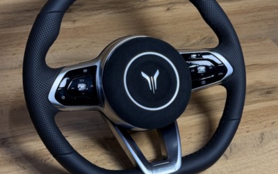 Voyah Free — перетяжка руля с использованием кожи и псевдоперфорации