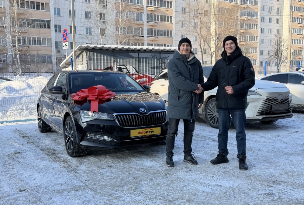 Выдали новую Skoda Superb 2025 года в чёрном цвете с чёрным салоном нашему клиенту