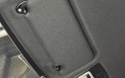 Перетяжка потолка Toyota RAV4 из серого в чёрный