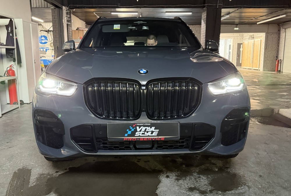 BMW X5 G05 2021 — установили современные Bi-LED модули вместо заглушки