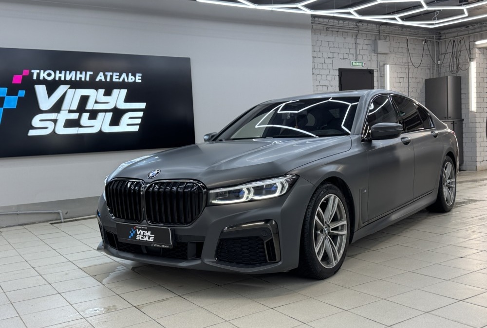 BMW 730D — чип-тюнинг, оклейка сатиновой полиуретановой плёнкой, покраска суппортов, шумоизоляция