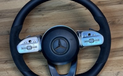 Перетяжка руля автомобиля Mercedes GLE с использованием алькантары