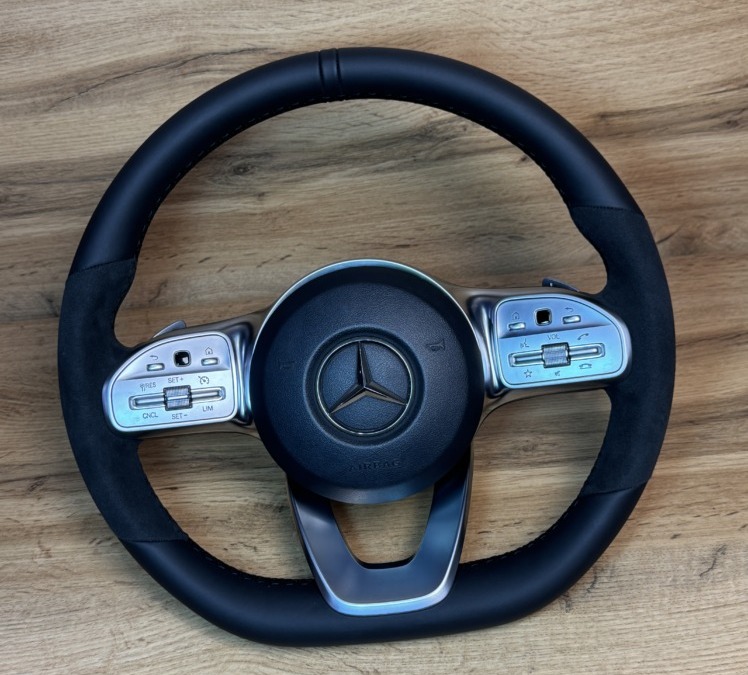 Перетяжка руля автомобиля Mercedes GLE с использованием алькантары
