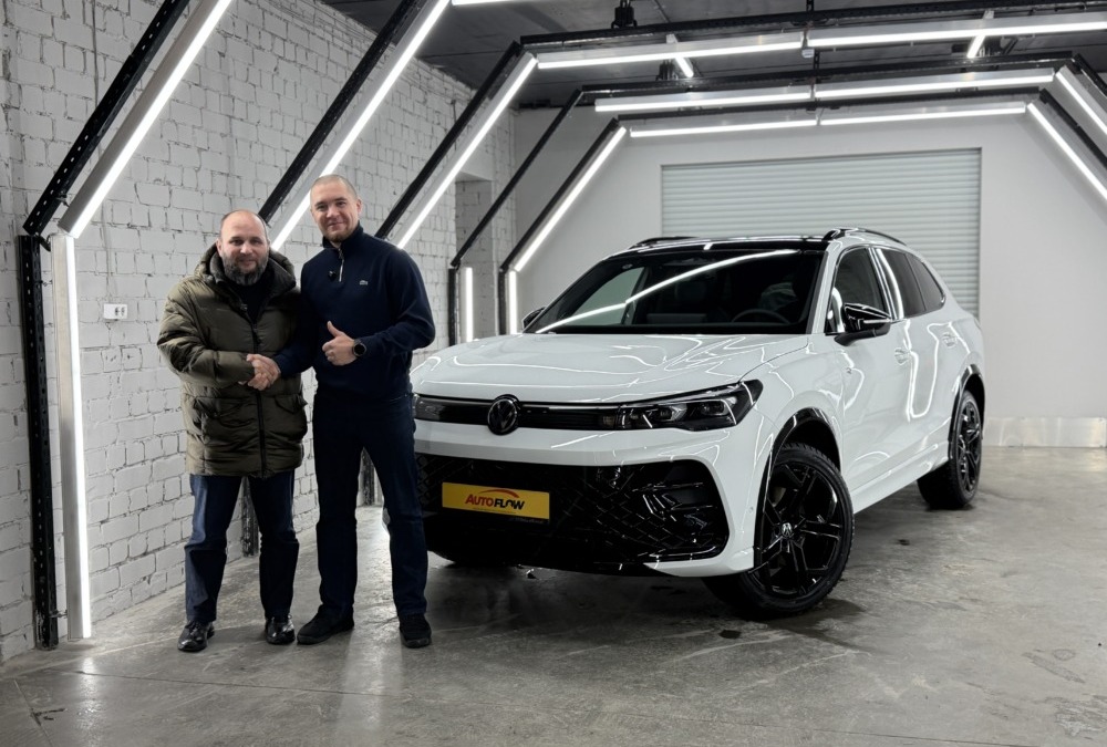 Выдача абсолютно нового автомобиля в максимальной комплектации Volkswagen Tiguan L Pro, 2025 года