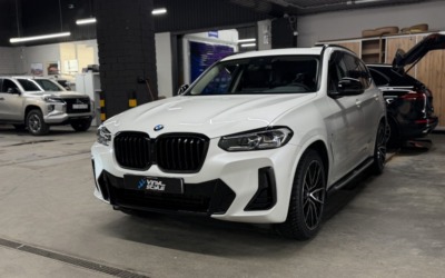 Бронирование зон риска на BMW X3, химчистка салона, перешив руля алькантарой, провели техническое обслуживание