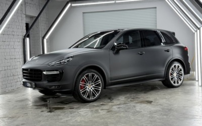 Porsche Cayenne GTS — оклейка автомобиля матовой пленкой с золотистыми металлическими переливами