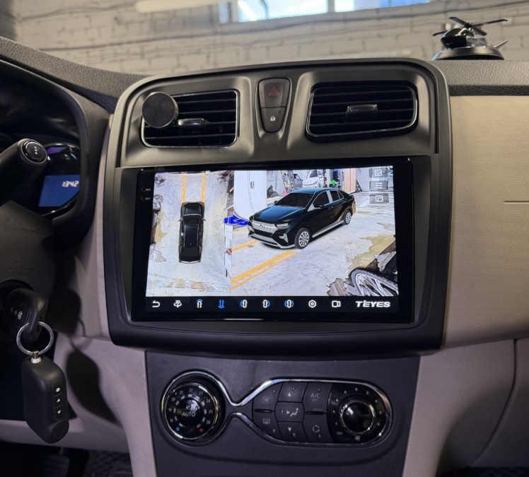 Renault Logan 2017 —  установка современной мультимедийной системы и камеры кругового обзора 360°