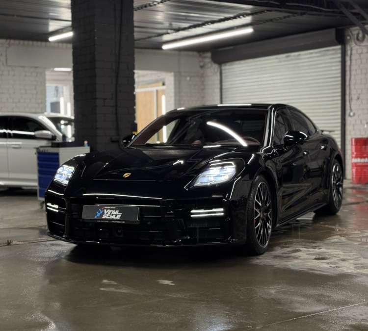 Porsche Panamera GTS на бронировании всего кузова и деталей интерьера полиуретановой прозрачной плёнкой