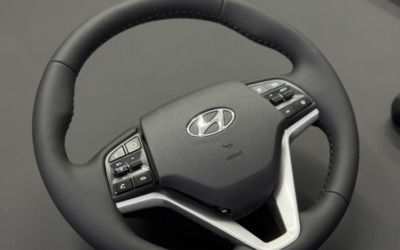 Перетянули руль и ручку КПП на Hyundai Tucson в натуральную кожу