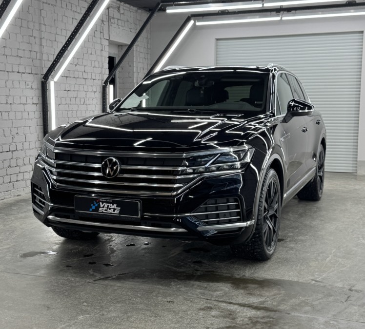 Volkswagen Touareg — полировка кузова автомобиля