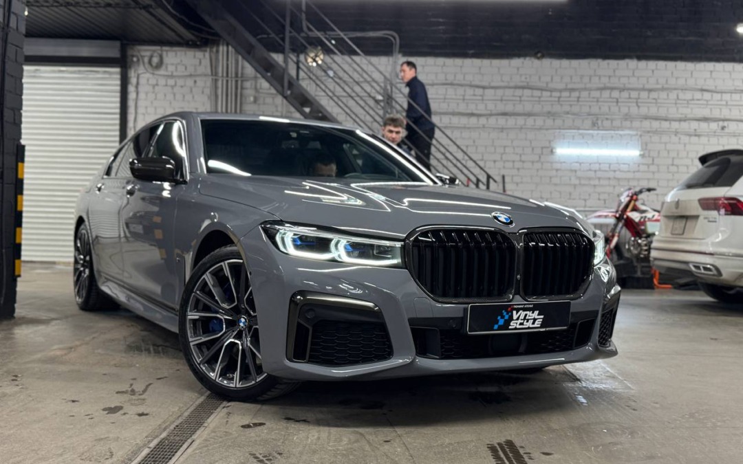 BMW 740D — оклейка автомобиля полиуретановой пленкой цвета Nardo Grey