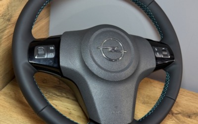 Перетяжка руля автомобиля Opel Corsa в натуральную кожу с добавлением нулевой метки