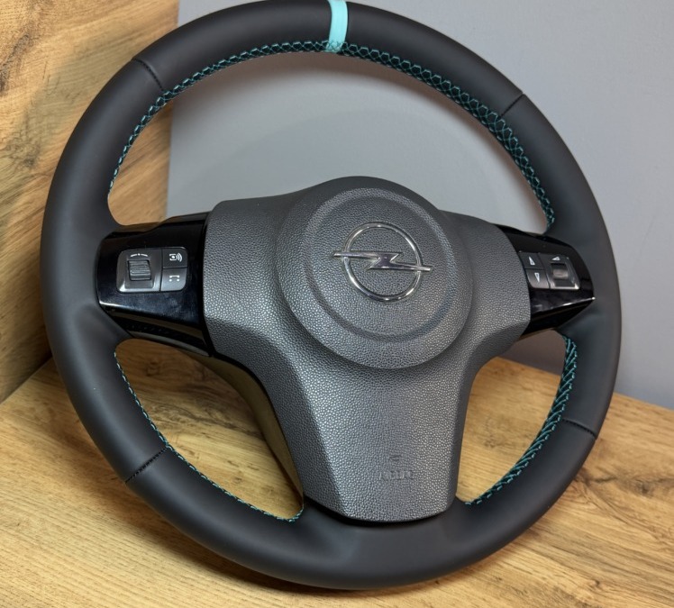 Перетяжка руля автомобиля Opel Corsa в натуральную кожу с добавлением нулевой метки