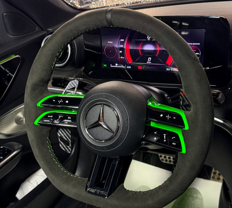 Mercedes C-Class — перетяжка руля с покраской пластика, замена ремней безопасности, покраска суппортов