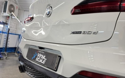 Ремонт вмятин на крышке багажника автомобиля BMW X4 без покраски