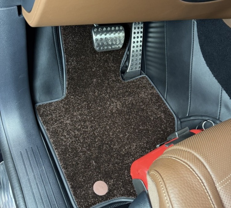 Пошив комплекта 3D ковров в составе с ворсовыми в салон автомобиля Mercedes GLS