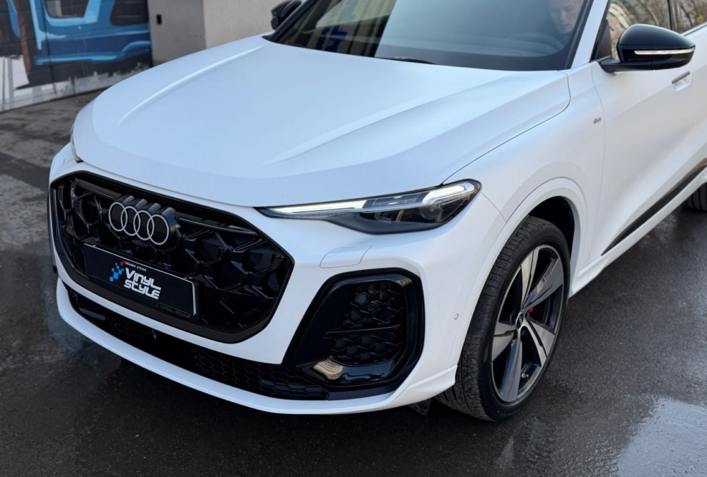 Audi Q5 2025 года — бронирование матовой полиуретановой пленкой