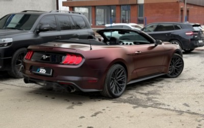 Установка аудиосистемы в автомобиль Ford Mustang кабриолет
