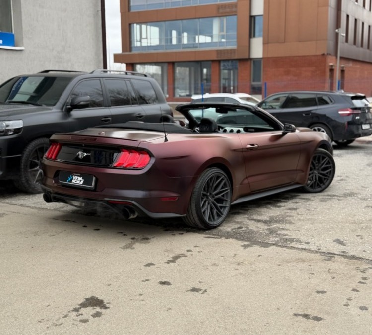 Установка аудиосистемы в автомобиль Ford Mustang кабриолет