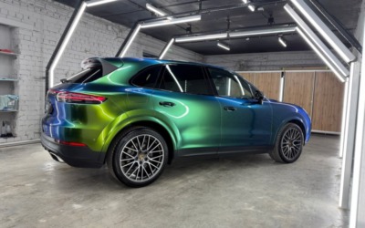 Porsche Cayenne — оклейка кузова цветной полиуретановой пленкой с эффектом хамелеона