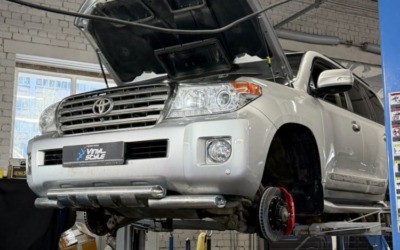 Установка усиленной тормозной системы на автомобиль Toyota Land Cruiser 200