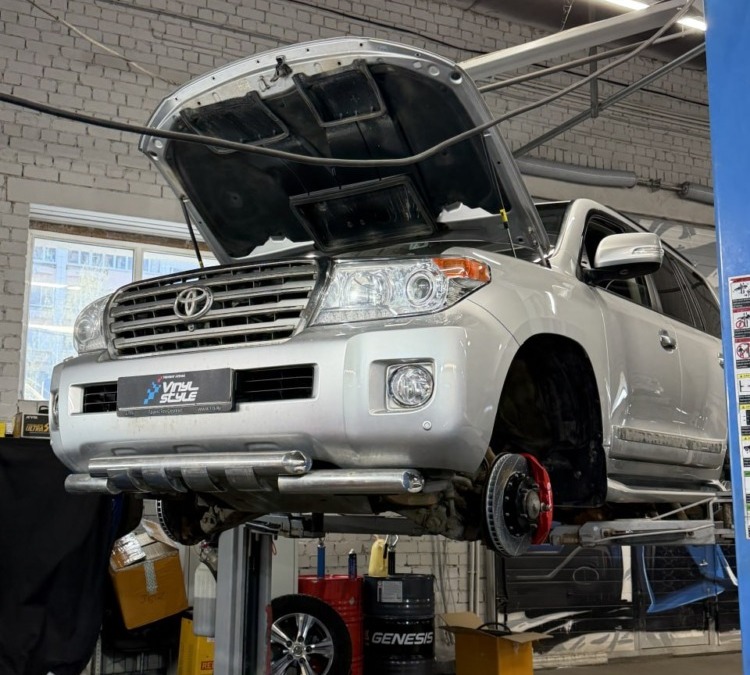 Установка усиленной тормозной системы на автомобиль Toyota Land Cruiser 200