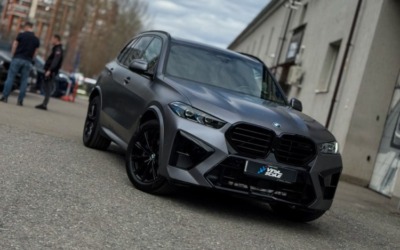 BMW X5 G05 — выполнили рестайлинг и оклеили авто матовой пленкой серого цвета