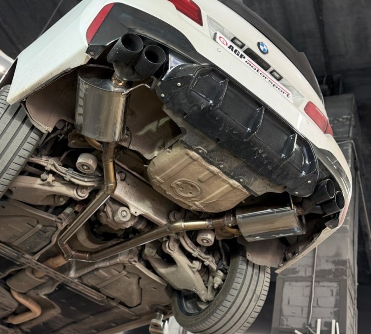 BMW 5 F10 — изготовили downpipe и сделали управляемый выхлоп на заслонка