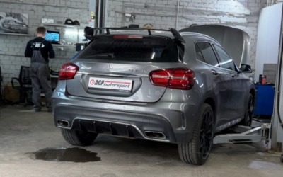 Mercedes GLA 45 AMG — сделали чип тюнинг Stage 2 и установили downpipe