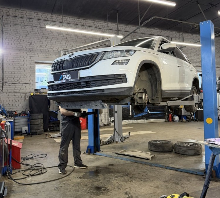 Skoda Kodiaq — замена передних рычагов в сборе с шаровыми опорами