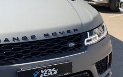 Оклейка автомобиля Range Rover цветной полиуретановой пленкой