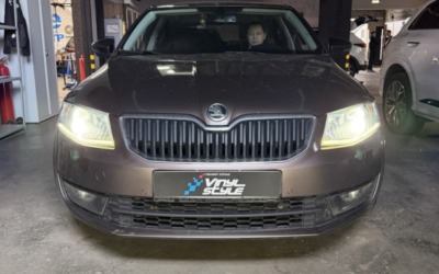 Skoda Octavia A7 — установили мощные 2-чиповые bi-led модули Aozoom K3 Night