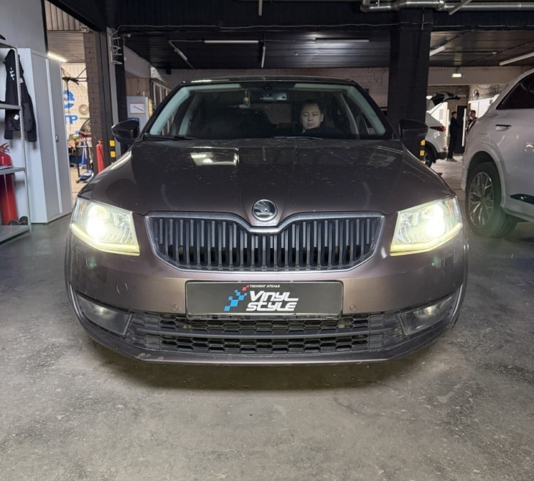 Skoda Octavia A7 — установили мощные 2-чиповые bi-led модули Aozoom K3 Night