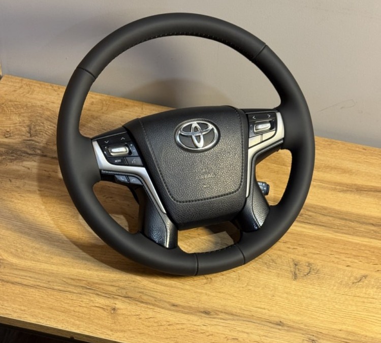 Toyota Land Cruiser 200 — перетяжку руля автомобиля