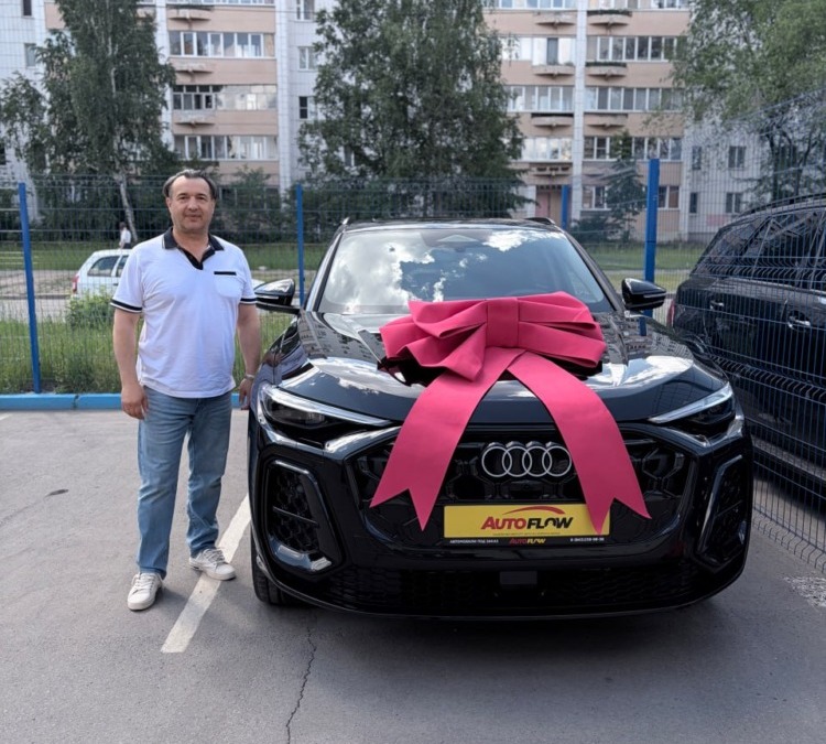 Продажа нового автомобиля Audi Q5L 2026 года