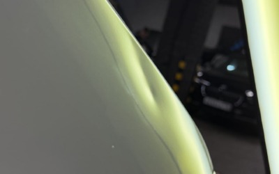 Ремонт вмятины на заднем крыле Toyota RAV4.