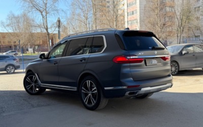 BMW X7 — бронирование кузова матовой полиуретановой пленкой