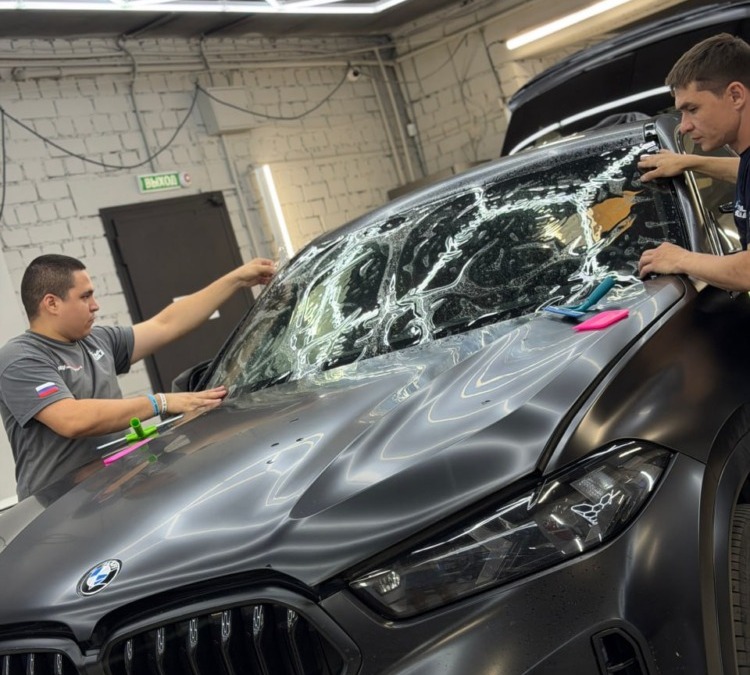 Бронирование лобового стекла автомобиля BMW X6