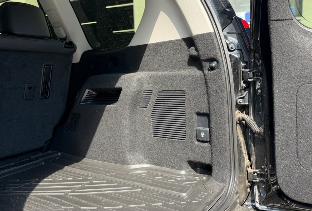Перетяжка пластика в багажнике Toyota Land Cruiser Prado