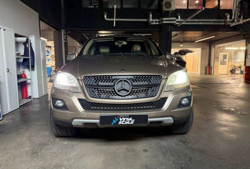 Установка biled модулей на автомобиль Mercedes ML (W164) 2008 года