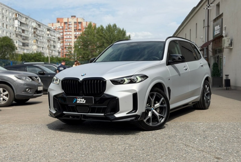 BMW X5 — бронирование кузова пленкой с эффектом матового хрома