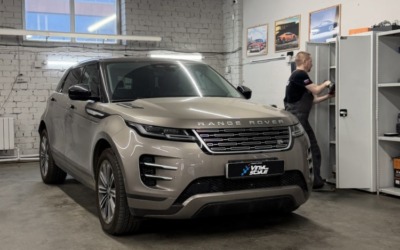 Установили доводчики дверей на Range Rover Evoque 2025 года