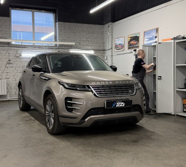 Установили доводчики дверей на Range Rover Evoque 2025 года