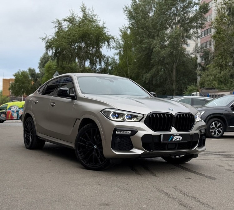 BMW X6 — оклейка матовой полиуретановой пленкой бежевого оттенка