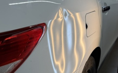 Nissan Almera — ремонт вмятины без покраски на крыле
