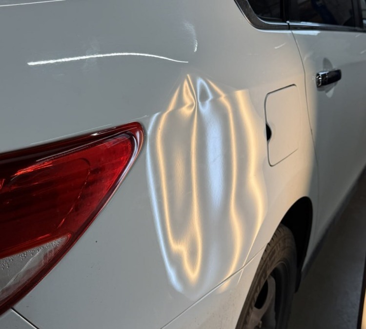 Nissan Almera — ремонт вмятины без покраски на крыле